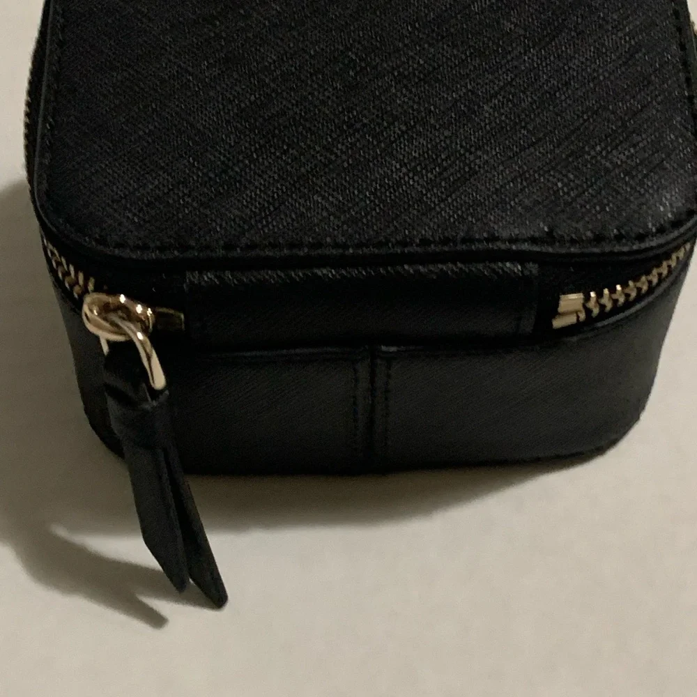 Kate Spade Black Textured Travel Jewelry Case with Gold Details - Picture 5 of 9